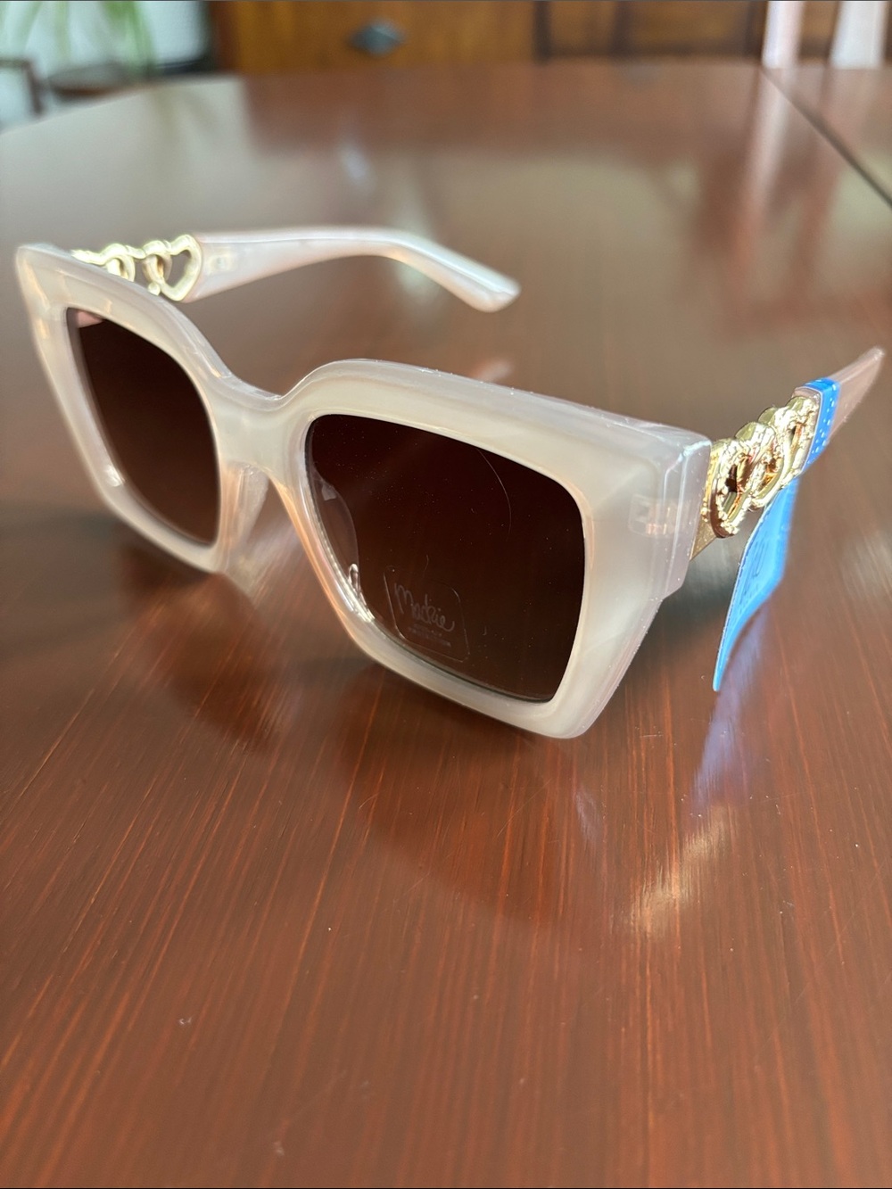 Mackie 100% UV protection square/round tortoise shell,gold heart arms,brown lens